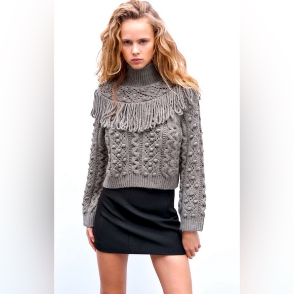 Zara Gray Chunky Cable Knit Cropped Turtleneck Sweater w/ Fringe Details (Small) - Picture 2 of 6